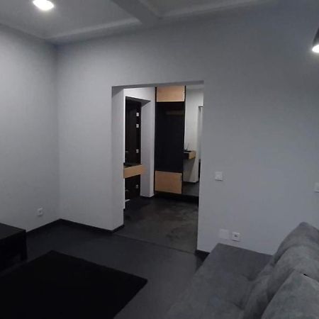 Modern Apartment In The Center Of Town Chisinau Exterior foto