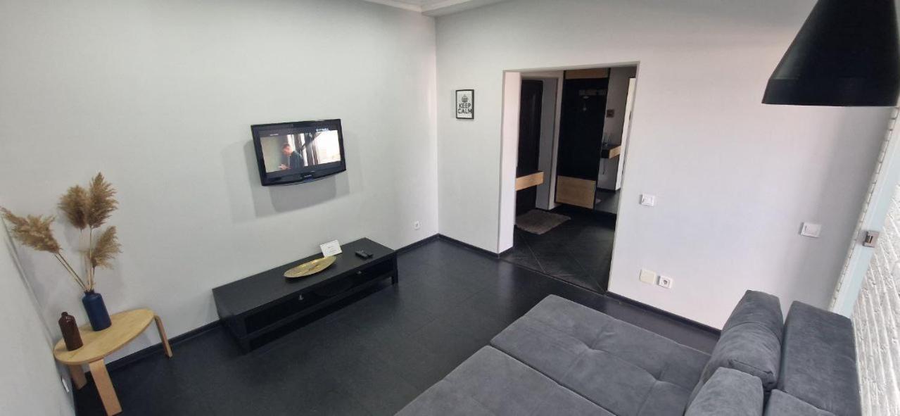 Modern Apartment In The Center Of Town Chisinau Exterior foto